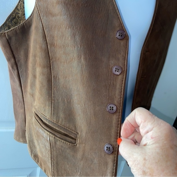 Suede vest from France beautifully lined. Pockets Chocolate brown 4 buttons - Picture 2 of 10